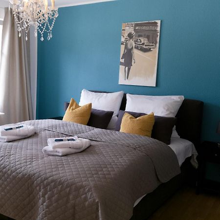 Bella Casa - Business&Family - 2 Zimmer Direkt Neben Schloss, Parkplatz, Smarttv, Netflix, Waschmaschine, 24H Checkin, 71Qm, Kingsizebett, Hotelbettwaesche Ludwigsburg Exteriör bild
