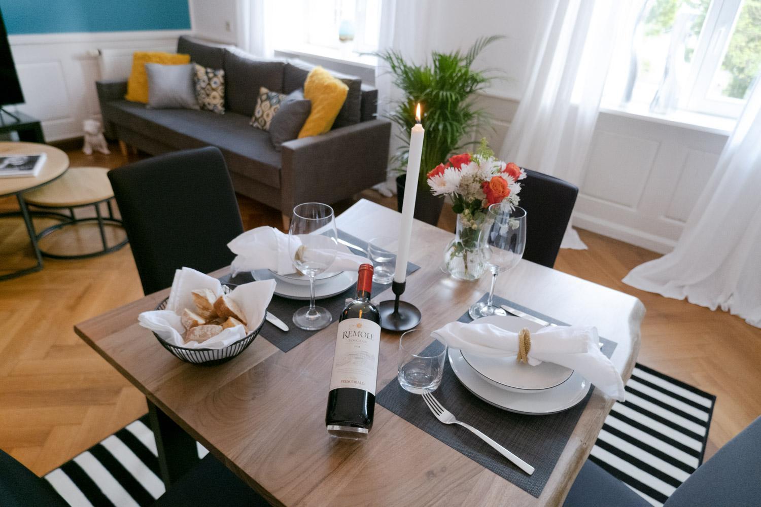 Bella Casa - Business&Family - 2 Zimmer Direkt Neben Schloss, Parkplatz, Smarttv, Netflix, Waschmaschine, 24H Checkin, 71Qm, Kingsizebett, Hotelbettwaesche Ludwigsburg Exteriör bild
